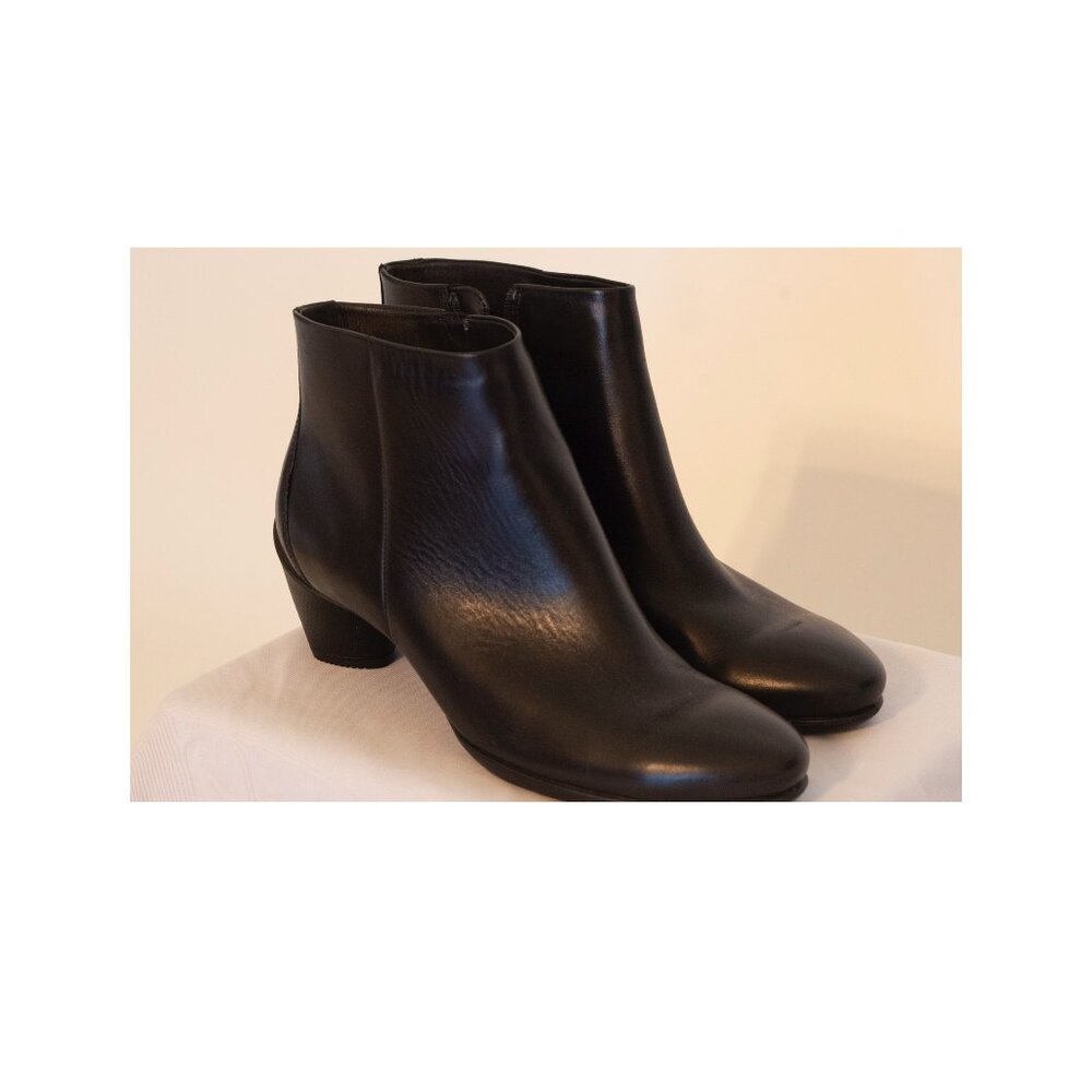 Ecco Black Leather Ankle Boots